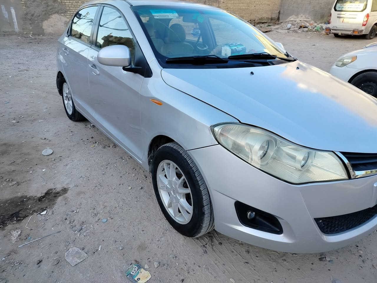 السلام عليكم رمضان كريم عالجميع
فلاوين 2013 للبيع جاهزه من كل النواحي وكلشي بيه جديد  

رقم مميز  بغداد تبريد شغال السياره مناقصه شي راعي السنويه بسامراء گعدت وياه تاخذ تحويل بيه طخه بالچاملغ الخلفي ومصلح البنيد مبخوخ أثر جراد تجي وتشوف بعينك مكان تواجد السياره بغداد الشعله *********** 

السعر 38 وبيه مجال للطيبين
