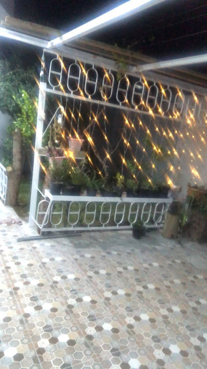 السلام عليكم :دار للبيع ٢٠٠ متر طابقين ٤ غرف نوم ..صحيات٢ صالةعدد٢ ..ستقبال.. طابو صرف منطقة القمانية بداية المنطقة/***********/ابو شهاب
