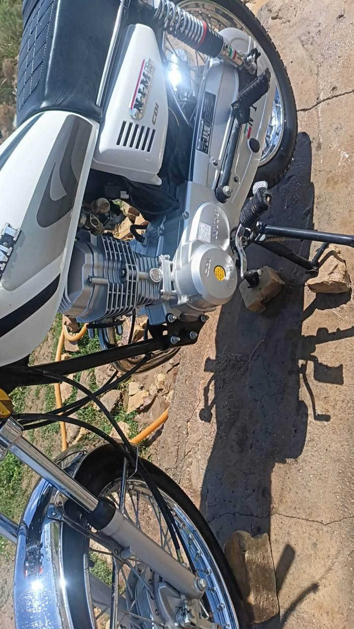 سلام عليكم دراجه للبيع مديل 25 برغي ما مفتوح بيها شغاله كلها الاشاير
***********
