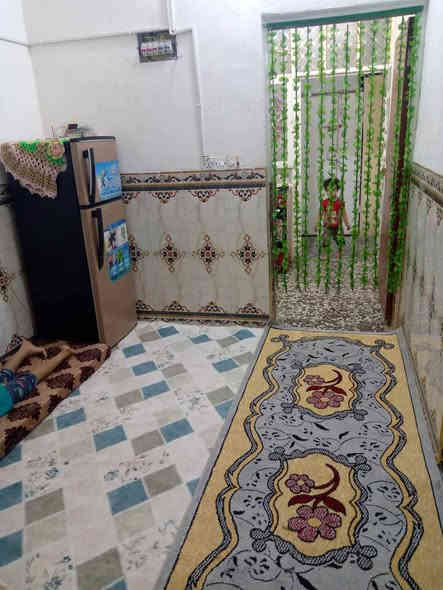 بيت64 م طابو زراعي مشمول بالتطويب  للبيع يتكون من غرفه وصاله واستقبال ومطبخ و2 حمامات ومكشوفه  وسطح وبيتونه جبيرة بناء جناي بناء نضيف ومرتب السقف عكادة والبناء طابوك وبلوك العنوان فلكة المطار خلف مجمع عماد سكر اول فرع على الشارع السعر 25 الاتصال ع الرقم ***********
