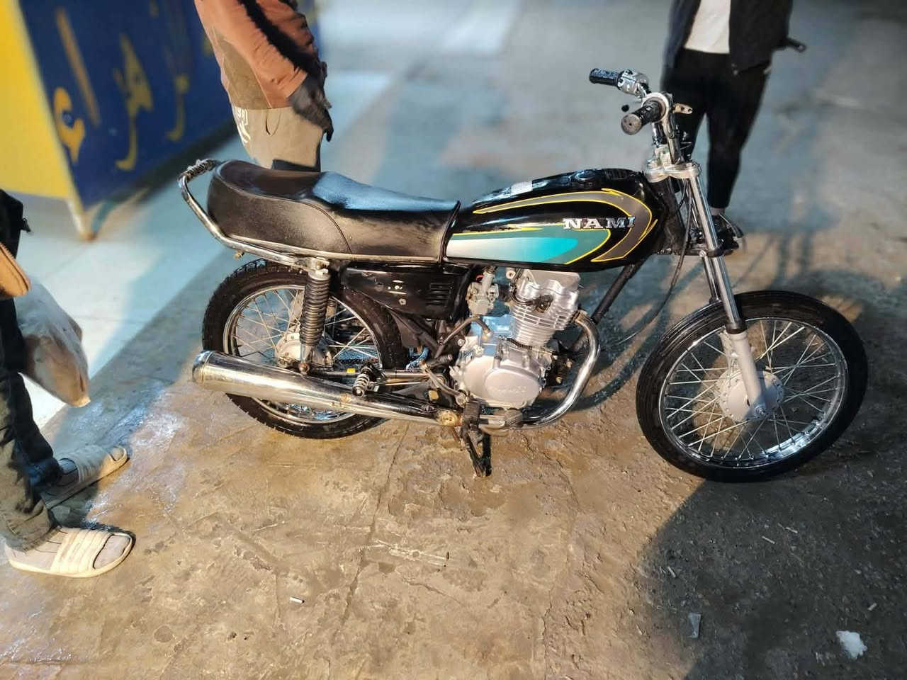 سلام عليكم دراجه كلك للبيع لمكان ناصريه مركز الإسكان الصناعي لسعر ٦٥٠وبيه مجال لشراي يتصل ع رقم ***********
