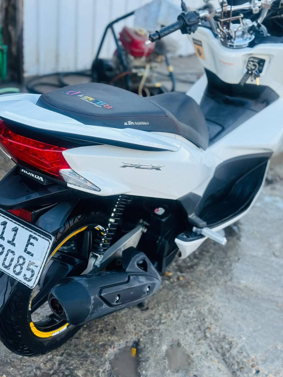 سلام عليكم بيسي اكس مرقمه رقم وسنويه شرط تحويل مكفوله كفاله عامه بيها شي بصيط مكاني بغداد شعب شارع صحه***********مكلف بل نشر
