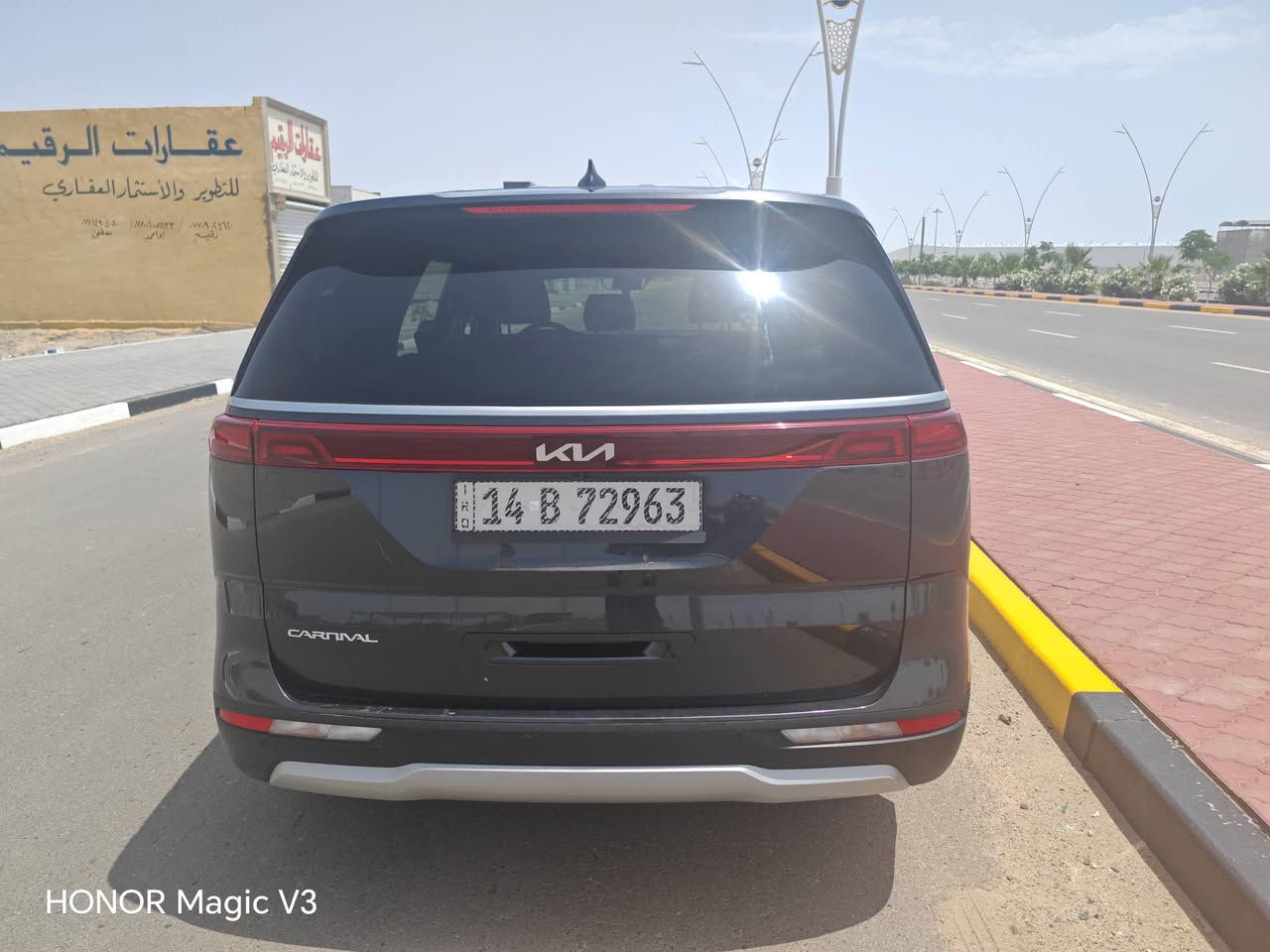 السلام عليكم
السعر 235$
وهذا رقمي بيه وتسب ***********

كيا كرنفال موديل 2023
وارد امريكي بانزين فقط
مكينه 6 سلندر vvt
بصمتين
الفئة:
2023 KIA Carnival Mpv, Lx Seat Package
هاي Lx Seat Package معناها ان الكشنات جاي بكج اضافي مال فئة اعلى
الكشنات جلد وبيهن مواصفات
تگدرون تطلعون على التفاصيل
هذا رقم الشاصي
KNDNB4H3XP6278997
وضعيات قياده 5 سبورت إيكو نورمال سمارت 
وهذا رابطها  الي يريد يعرف التفاصيل

https://bid.cars/.../2023-KIA-Carnival-Mpv-KNDNB4H3XP6278997

ماشية حاليا 50 الف بالكيلو
سنويتها باسمي رقم بصرة خصوصي
تنتهي نهاية 2029
مكاني بهادرية ابو الخصيب
