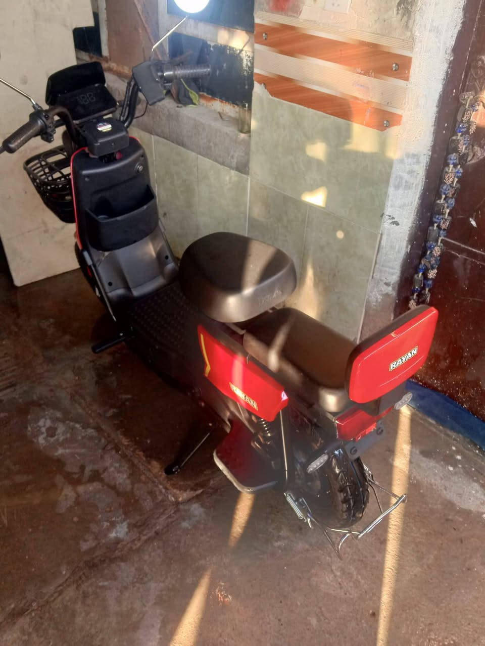 سلام عليكم دراجة شحن للبيع  نضيفة جدا قليل الاستخدام
كما موضح بالصور للتواصل متواجد ع الفيس 
المكان الحسينية خدمات مسقط


**إذا كنت صاحب هذا الإعلان وتريد حذفه لأي سبب، رجاءا أرسل رسالة إلى الدعم الفني**