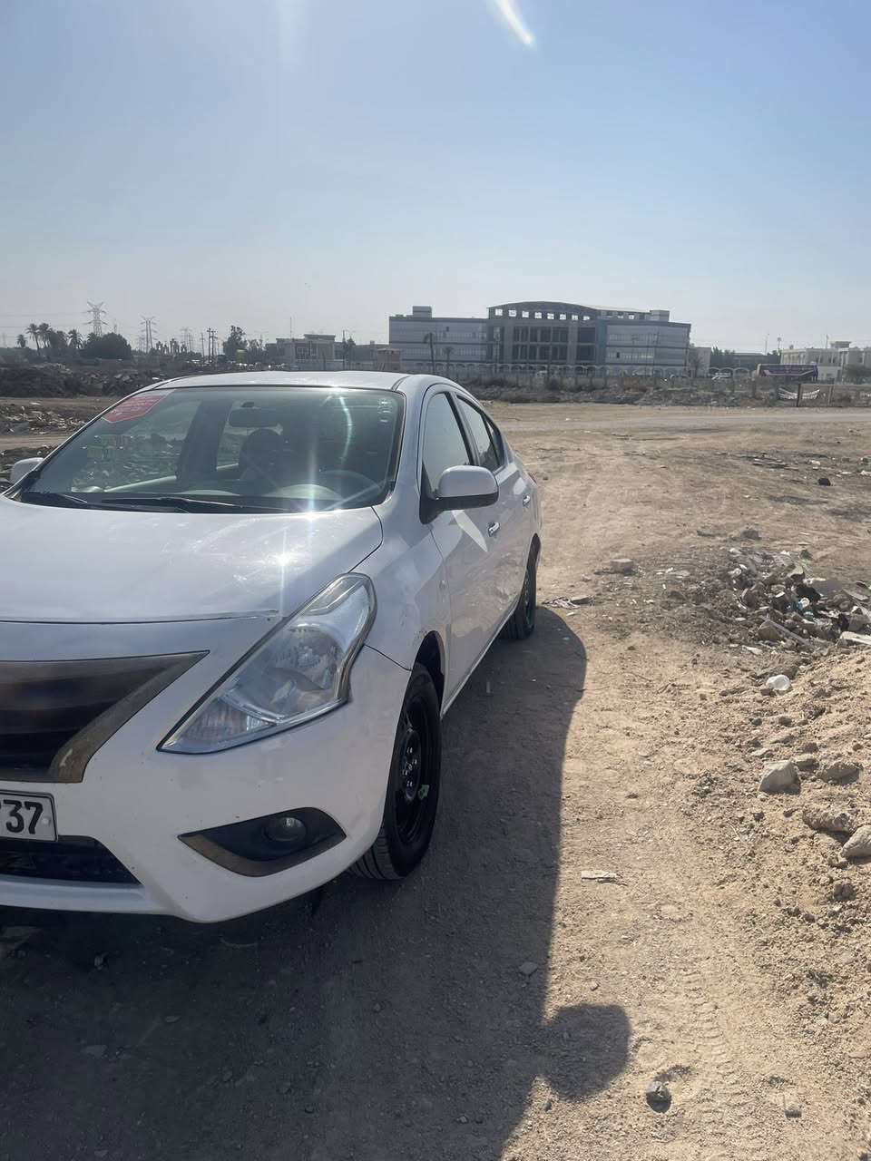 السلام عليكم نيسان صني2018  اربيل بسمي بيهه جاملغ امامي مصبوغ وجاملغ خلفي وصندوق اثر ضربه ما واصله للحوض والجاملغ الخلفي ربع منه بس المكينه بيهه كازكيت وامصلحه السعر 98 وبيهه مجال *********** بيع مستعجل  البصره القبله مكاني
