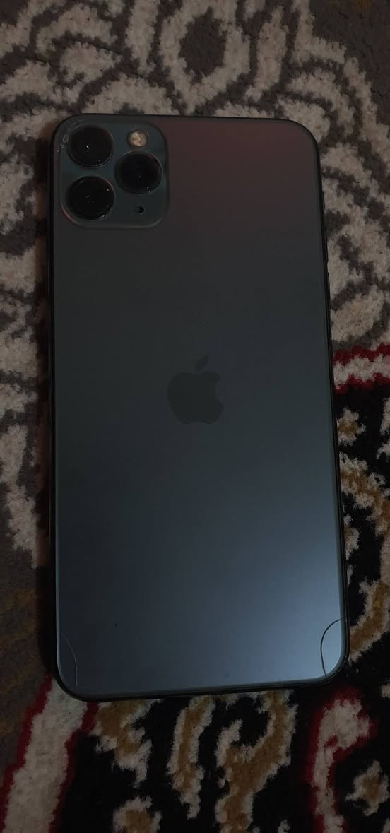 السلام عليكم من رخصة الادمن ايفون 11 بروماكس لون زيتوني نضيف الجهاز بس مبدل شاشه ومبدل بطاريه بس نضيفات كاملات والظهر بي فطر من يم الكاميرا بس مامأثر عل كاميرا نهائياً  مثل مامبين يمكم بالصور الجهاز حيل نضيف سعره 350 وبي مجال ما اجاوب عل فيس  للإتصال على هذا الرقم ***********
