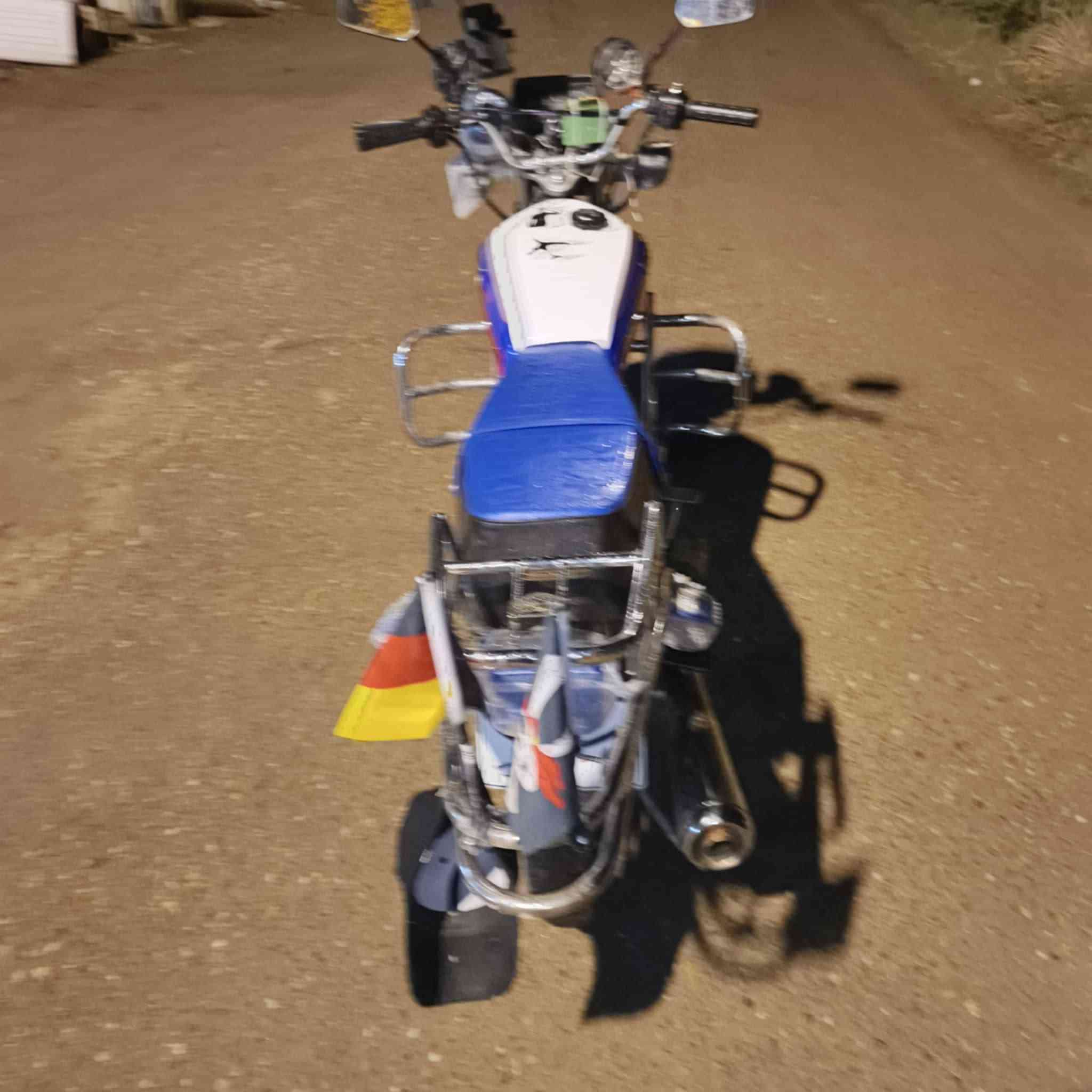 بسم الله الرحمن الرحيم دراجه إيراني خمسه كير موديل 21 محدثه 25للبيع السعر 700بيه مجال قليل مكاني صقلاويه حويوه استفسار*********** /***********
