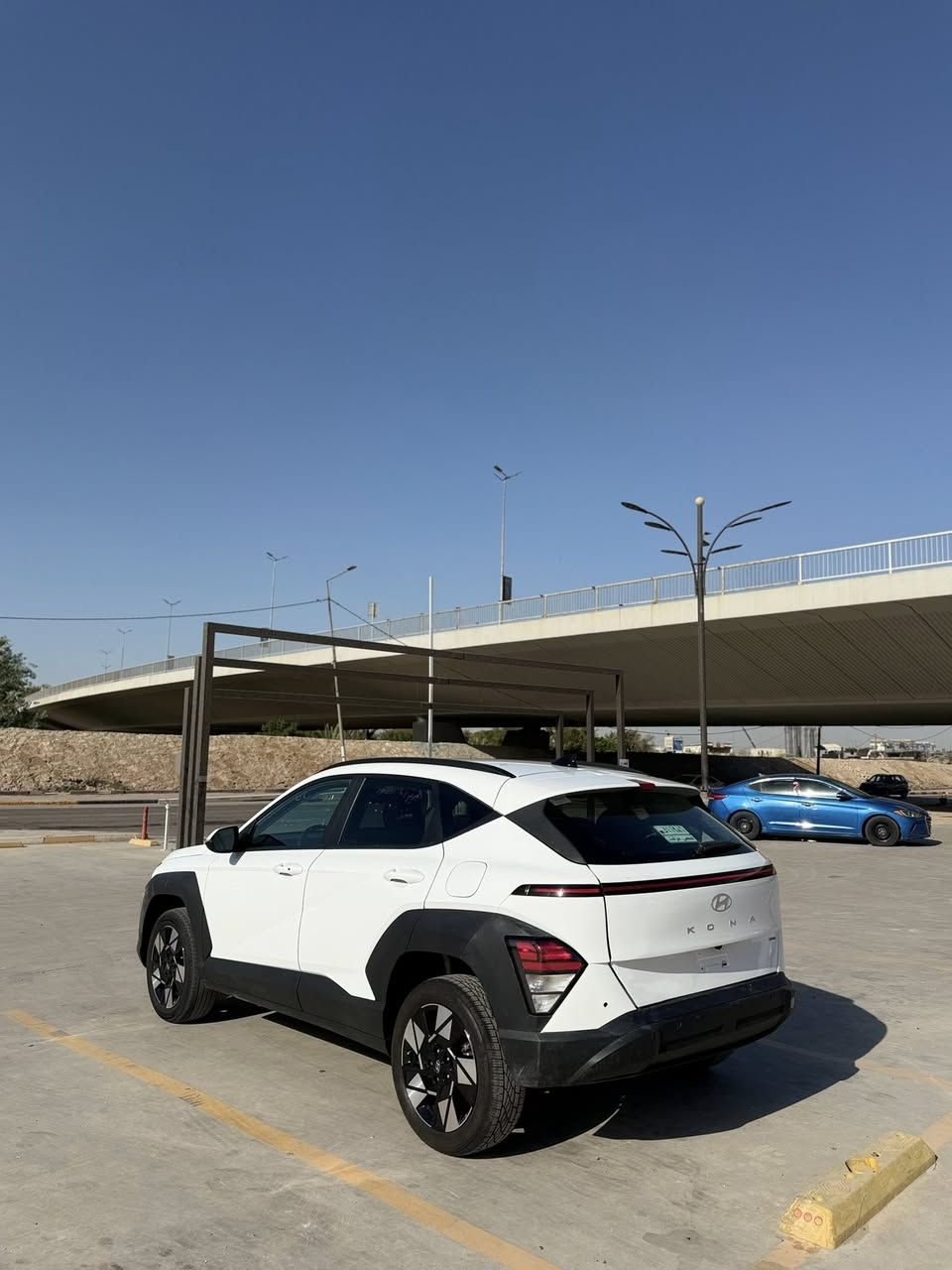 السلام عليكم 🙋🏻‍♂️❤️
للبيع هونداي كونا شكل الجديد كلياً موديل 2024 لون أبيض  دخول جديد منفيس بأسمي وارد أمريكي ضررها بسيط كما موضح بالصور صبغ حافت البنيد وطخه بسيطه بالجنطه عل كدها مصلحه ومصبوغه  فقط بدون فتح بدون تبديل بدون دواخل لغود وشواصي مكفولات ايرباك ستيرن فقط وراجع سستم بلادي السياره جديده لوك بوضع الشركه مكينه 2000 دوش كير محرك صدر تبريد مكفولات ماشيه 32 مشي أمريكا ترايها زيرو

🚘مواصفات 🚘 

شاشه كبيره لمس متصل دجتيل 

عداد إلكتروني 

بصمه تشغيل تشغيل عن بعد 

بصمه أبواب أشاير ترحيب 

أشاير بالمري 

رادارات بالمري جانبي خلفي مسار خطي سياقه ذاتيه 

توقف ذاتي عند الاقتراب امامي خلفي وجوانب 

كامره دواره 

اربع انظمه قياده 

فول تحكم استيرن اربع جهات بلوتوث حاكيه واي فأي كار بلي

ويل كب كروم مع تخم تاير جديد 

سايد بريك بصمه اوتو هولد 

تبريد قطعتين 

للأستفسار *********** أسيا ➡️🌸

          *********** عراقنا ➡️ 🌸

ابو علي مكاني بغداد ألبياع السعر 147 وبيها مجال ❤️🌹
