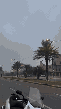 السلام عليكم 
سلفر ونج 600 ( فول مواصفات )
شاشة زركة مازدة زركة ABS
فج ويل علامة ذهبي 
ماشية 41 
العنوان بغداد مدينة الصدر 
***********
