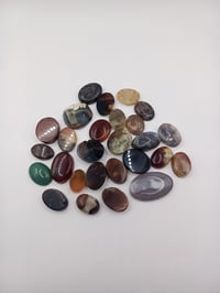 مجموعة من الأحجار الكريمة 27قطعه السعر 35  07819212349