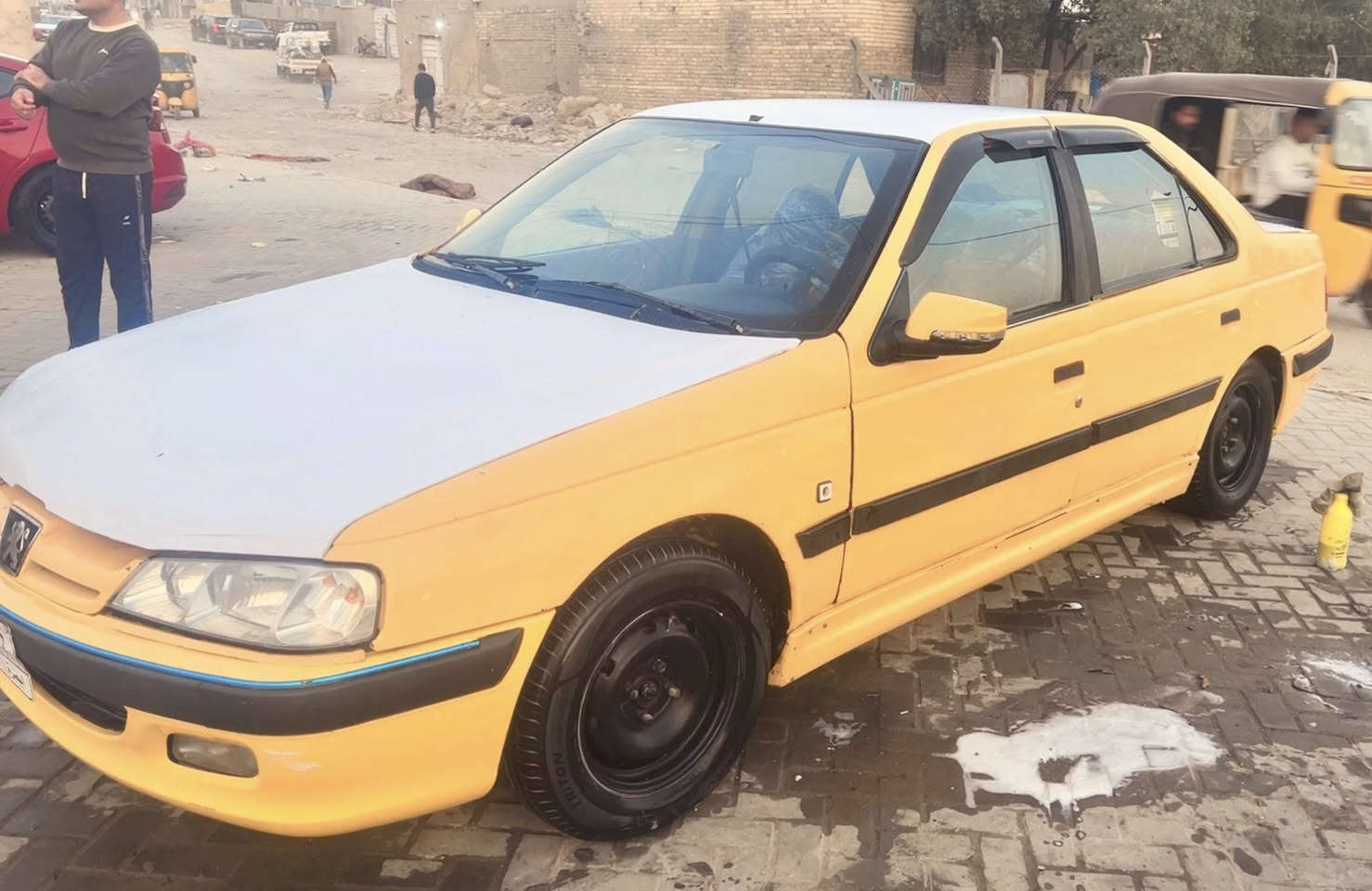 السلام عليكم بيجو بارص 2015 السعر 30 ورقه عليه غرامات 300 الف مكان السياره بغداد مدينه الصدر .. سياره جاهزه اي نقص مابيه كله على البلاد بيه تعمير هلالات المكينه جديده قبل شهرين شديته كير جديد تبريد تايرات كهربائيات مابيه اي نقص سنويه 2028  للاتصال ***********
