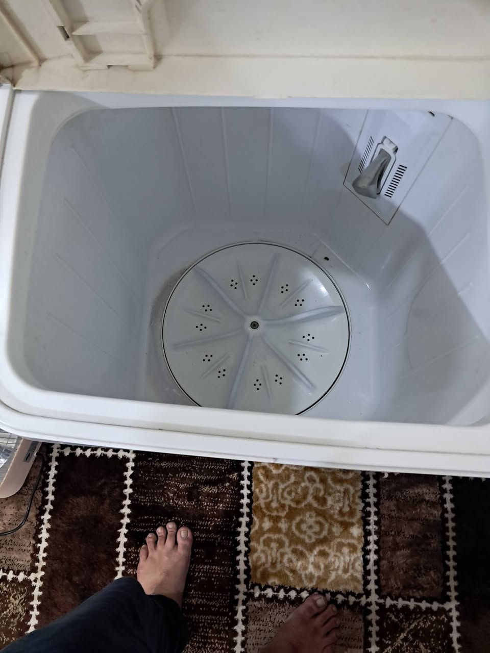 السلام عليكم للبيع ثلاجة اخت الجديدة 250    وبيه مجال 25 الف وغساله اخت الجديده السعر 225 الف قفل
العنوان /السماوة حي المعلمين فرع كوفي سيدرا رقم الجوال (***********)
