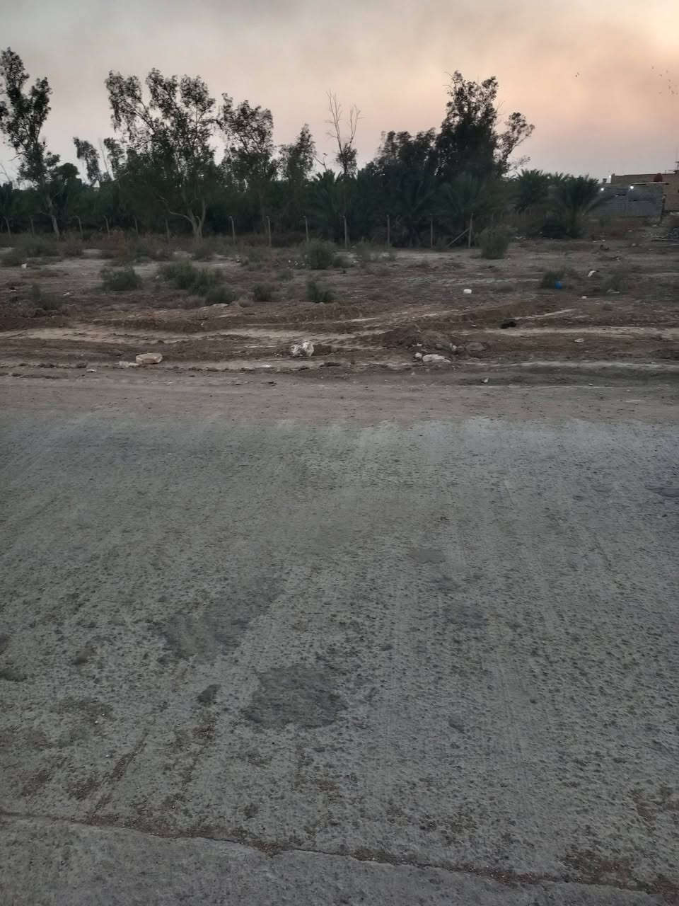 دونم للبيع وجه تجاري قرب السيطره الصخيين واجه 50ونزال 50على الشارع الصب مباشر للاستفسار الاتصال على الرقم التالي ***********
