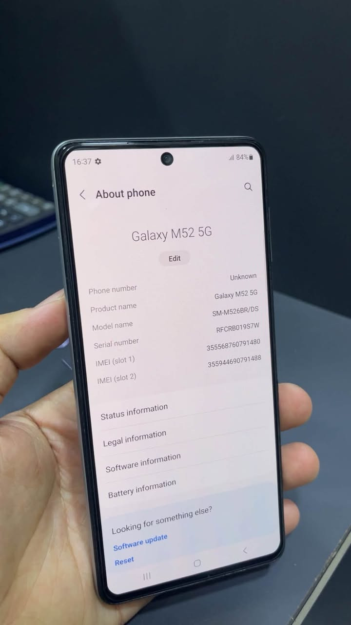 توفرت قطعه Samsung Galaxy M52 5G
الذاكره 128
    Super AMOLED Plus
* الدقة: +FHD (1080×2400)
* معدل التحديث: 120Hz
* المعالج: Snapdragon 778G 5G
* الرام: 6 أو 8 جيجابايت
* التخزين: 128 جيجابايت (يدعم microSD)
* الكاميرات الخلفية: 64MP + 12MP واسعة + 5MP ماكرو
* الكاميرا الأمامية: 32MP
* البطارية: 5000mAh
* الشحن: سريع 25 واط
* الشبكة: يدعم 5G
* البصمة: جانبية مدمجة مع زر التشغيل
* النظام: أندرويد مع واجهة One UI

الجهاز كلش نضيف السعر 185وبي مجال 
العنوان هيت الدواره ***********
