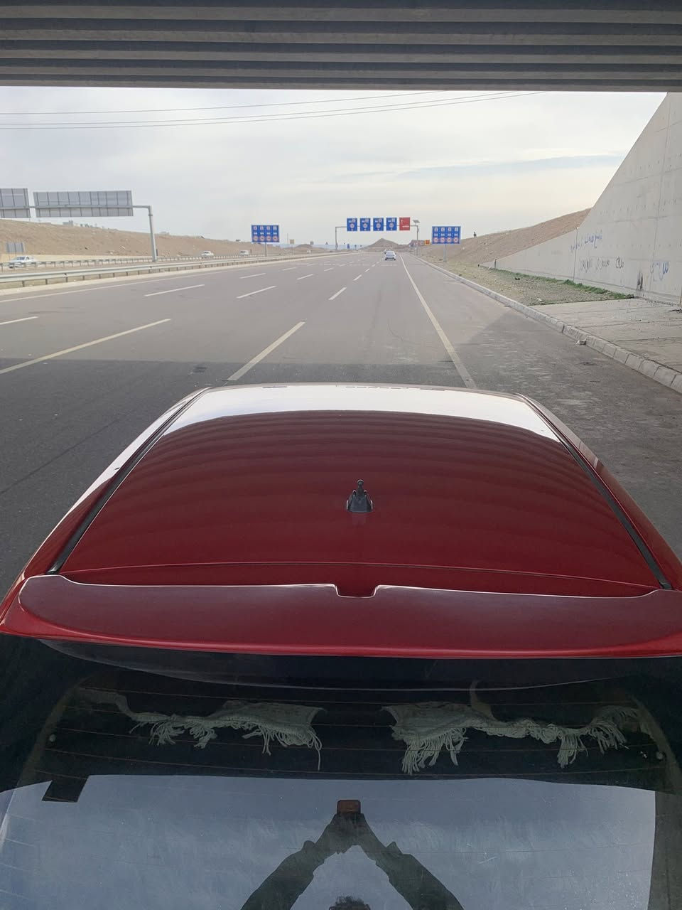 نیسان تیدا مۆدیل ٢٠١١ دوپارجە هەیە بۆیەخ بی شۆری پشت پیش کەپس دوسی جی ساردی هەیە سەیارەکە خاوینە ١٩٠هەزار رۆشتووە *********** 
نرخ ٩٢ وەرقە
