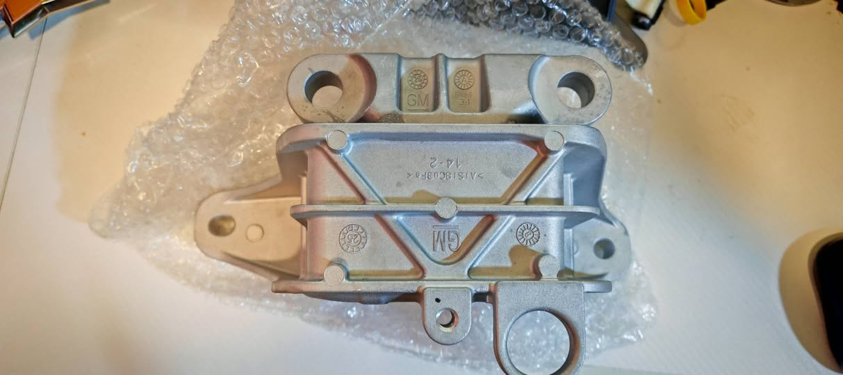 ماسك (ذان) محرك اصليه وكاله جهة اليمين أكوينوكس وتيرين موديل ١٨  ل ٢٠
للطلب والاستفسار
***********
البصره الجنينه شارع المصلحه مقابل مطبخ زادي
يوجد خدمة توصيل لجميع محافظات العراق 🇮🇶
يوجد خدمة صيانه وبرمجة سيارات GM
