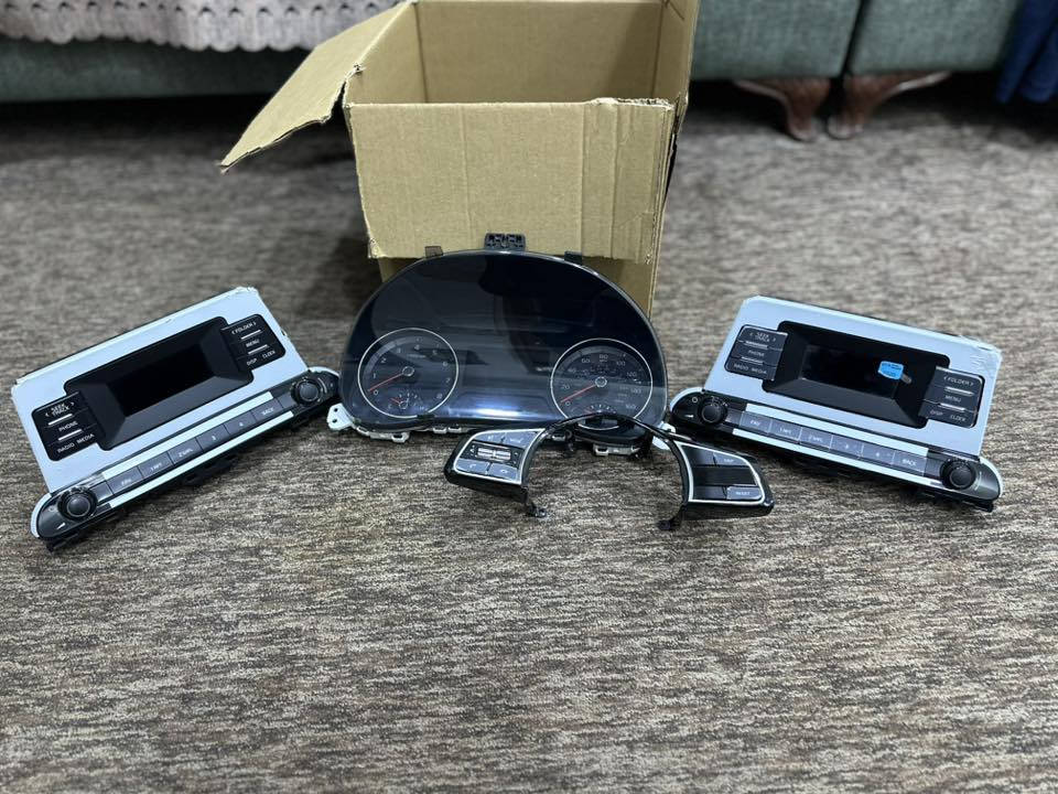 سلام عليكم عندي غراض للبيع تحكمات وشاشات عدد 2 وعداد سرعه كيا سيراتو للاتصال ***********العنوان واسط الكوت مركز المدينه
