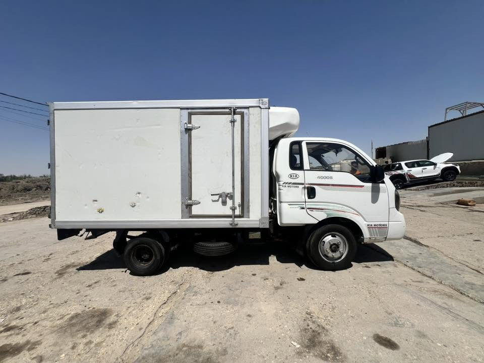 كيا براد ٢٠١٣ فحل مكينة ٤ الالف مفتوح 
براد ٣ جنكال. رقم بغداد 
جاهز 
للبيع 
***********
