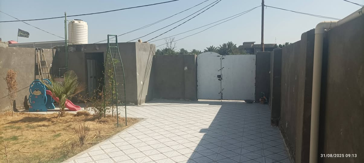 السلام عليكم 
بيت للبيع  200 متر زراعي. يحتوي على غرفة ومطبخ كبير وصاله  وصحيات داخليه و خارجيه . بناء جديد 
الموقع . طرق السنية . قرب معمل الالبان . جهة الزوار . يبعد عن الشارع العام 100 منر  . النزلة تبليط 
للاستفسار/***********
السعر/ 30 وبيه مجال
