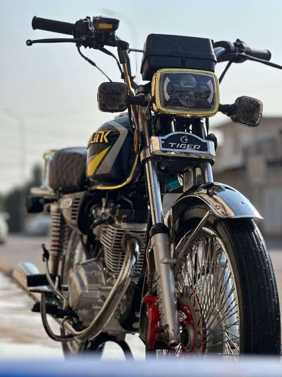 يا الله سلام عليكم تايكر للبيع او مراوس موديل 23 اي نقص مابي بس التاير الخلفي بي عواج دراجة نضيفة السعر خاص او اتصال ***********✨🤍
