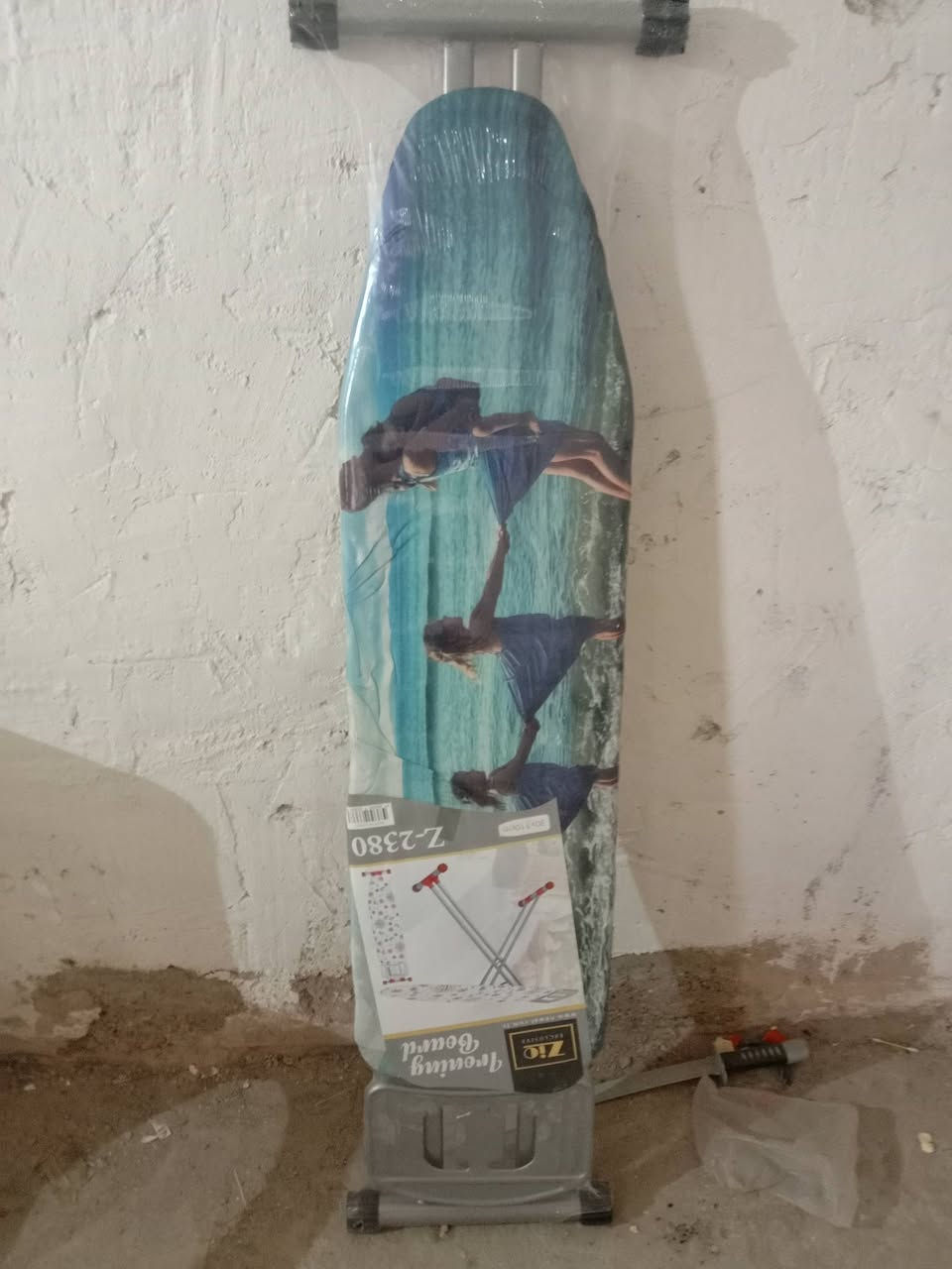 السلام عليكم عندي مكينه صناعيه السعر 300 ميز خشب 50 ميز مال اوتي 25 هذا ***********
