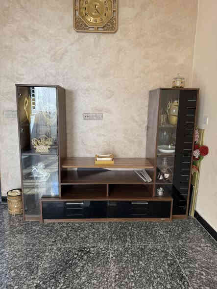 معرض بلازمه للبيع مع الغراض لي بداخله
السعر 180 نظيف ‎%‎90
***********
