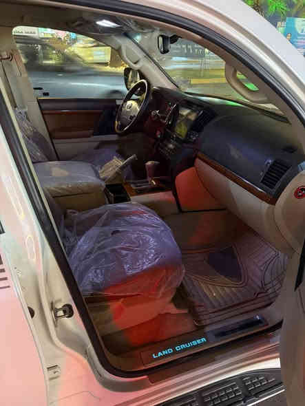 السلام عليكم لاندكروزابريم اصل البيع وجوه السوك 
فول الفول مابيهة نقص 
بيهة صبغ دعاميات اثنين وقليل حالوب بلقمارة مال امطار 
مديل 2014
السعر 360 وبيهة مجال قليل 
العنوان حي اور 
***********
