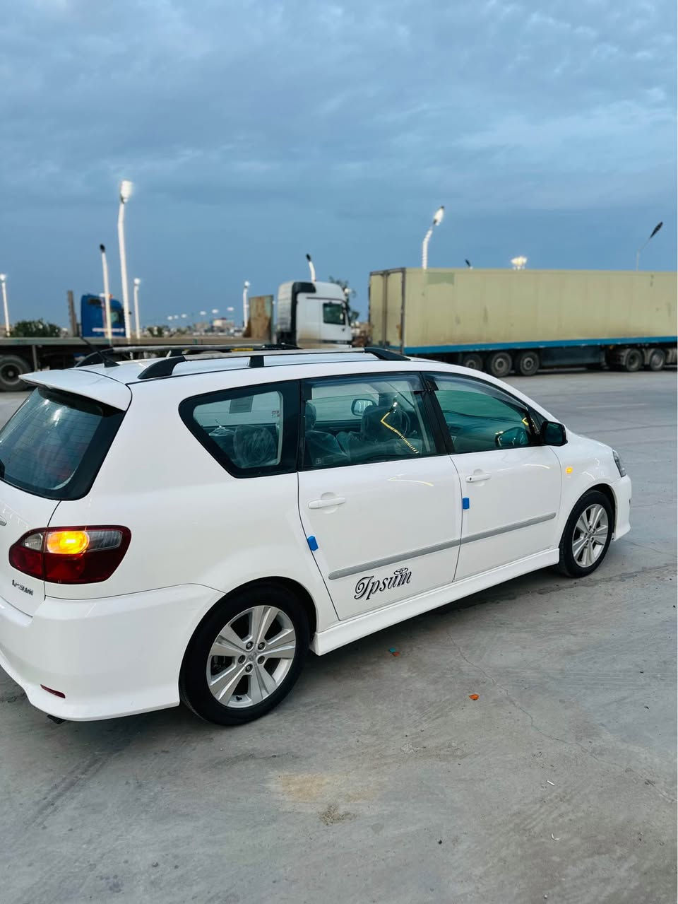 سلام عليكم 
ابصم فراشه  كرستال مديل 2003شاصي 12 رقم 
رقم بصره دولي بسمي هزه جديده 
توويل اصل 
محرك جديد تو مشدود 
كير حداده تبريد. تخم تاير 
سياره كفاله ضربه لعيب شرعي
مكان سياره  بصره طويسه قرب محطه وقود ⛽ لارسا 
ملاحظه مكلف بلنشر 
رقم صاحب سياره 
*********** البصرة, العراق
