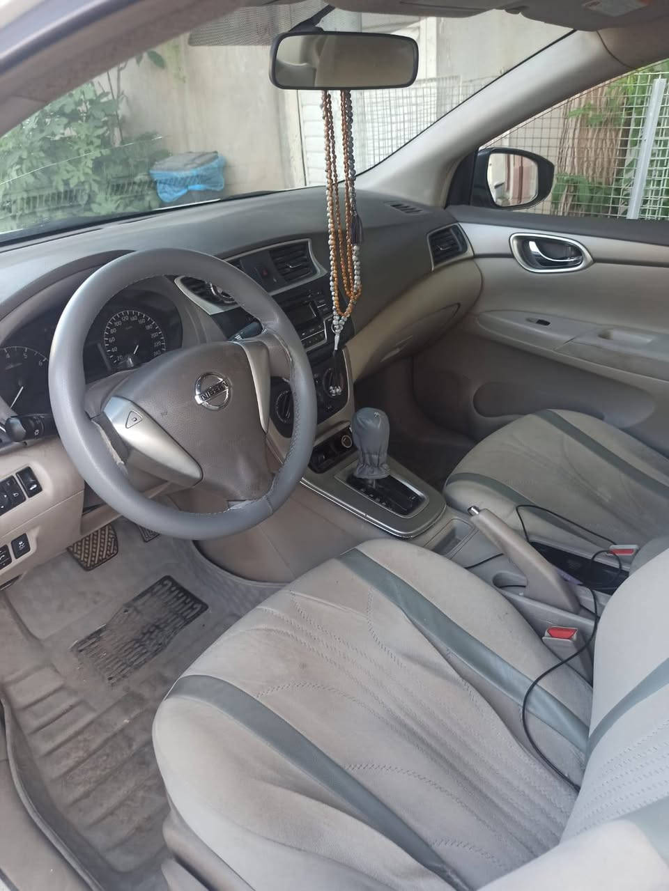 Nissan sintra 2019
نیسان سەنترە ٢٠١٩ خلیجی 
سفریی ئێرەیە مەکینە ١٦ یە
ناو زەرد 
حاسەی دوواوەی هەیە 
١٨٠ هەزار کیلۆمەتر رۆشتووە
بێ بۆیاخە یەک چەمەلخی ساردە
سەنەوی دوو ساڵ بە سەرچووە
گێرو مەکینەی بە شەرتە 
سەیارەکە ماڵی دۆستە  هەموو گیانی بە شەرت
ناونیشان: سلێمانی
نرخی ١١٧ گەڵاو مامەڵێکی کەم

***********
*********** السليمانية, العراق
