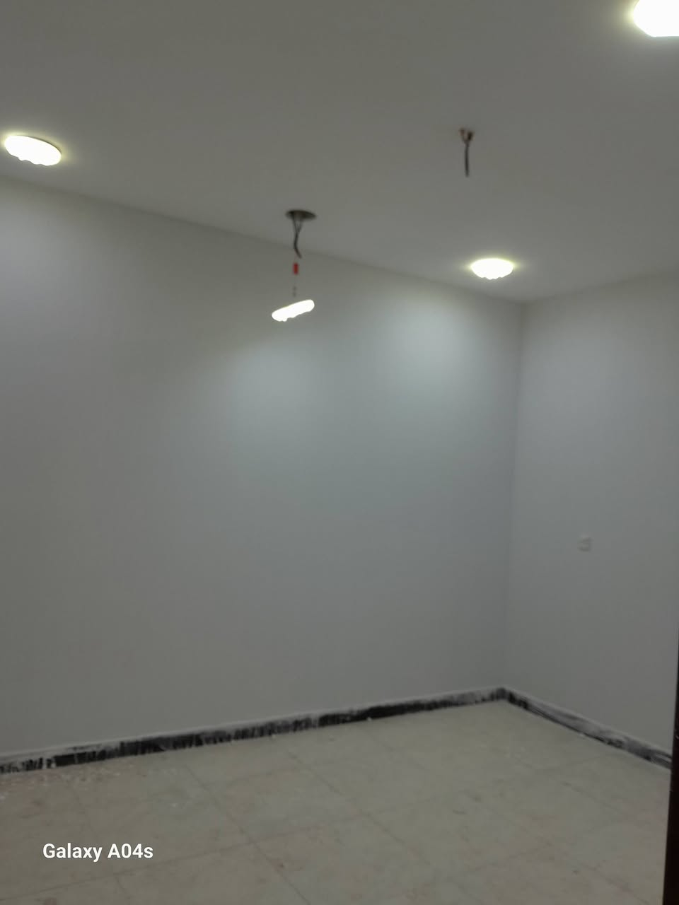 السلام عليكم .صباغ درجه اولى متواجد بكل وقت وبسعر مناسب ***********
