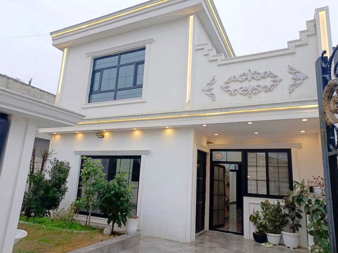 #لاوان_ستي
منزل محدث للبيع في اربيل 
مجمع لاوان ستي 
مساحة 200متر طابو
يتكون من
3 نوم + مطبخ حار وبارد + استقبال _صحيات_كراج_حديقه
السعر 9 دفاتر و 50 ورقة نقد 
للاستفسار

📞 كورك (واتساب): ***********

                   عادل   ***********
