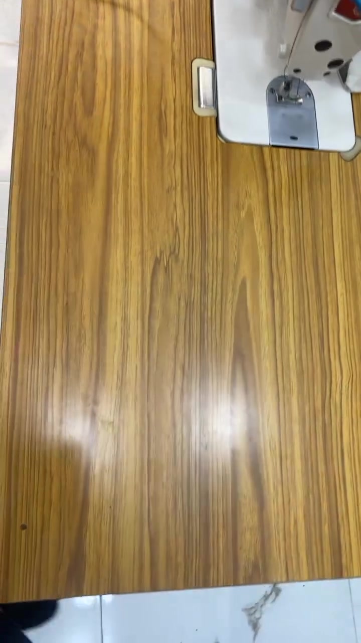 السلام عليكم عندي مكائن خياطه تگل واوفر وبيت دكمه سعر الاوڤر 300 سعر التگل 250 سعر البيت دكمه 250 وعندي مكوا 100 لاستفسار اتصل او واتس راسل *********** العنوان كربلاء باب الخان
