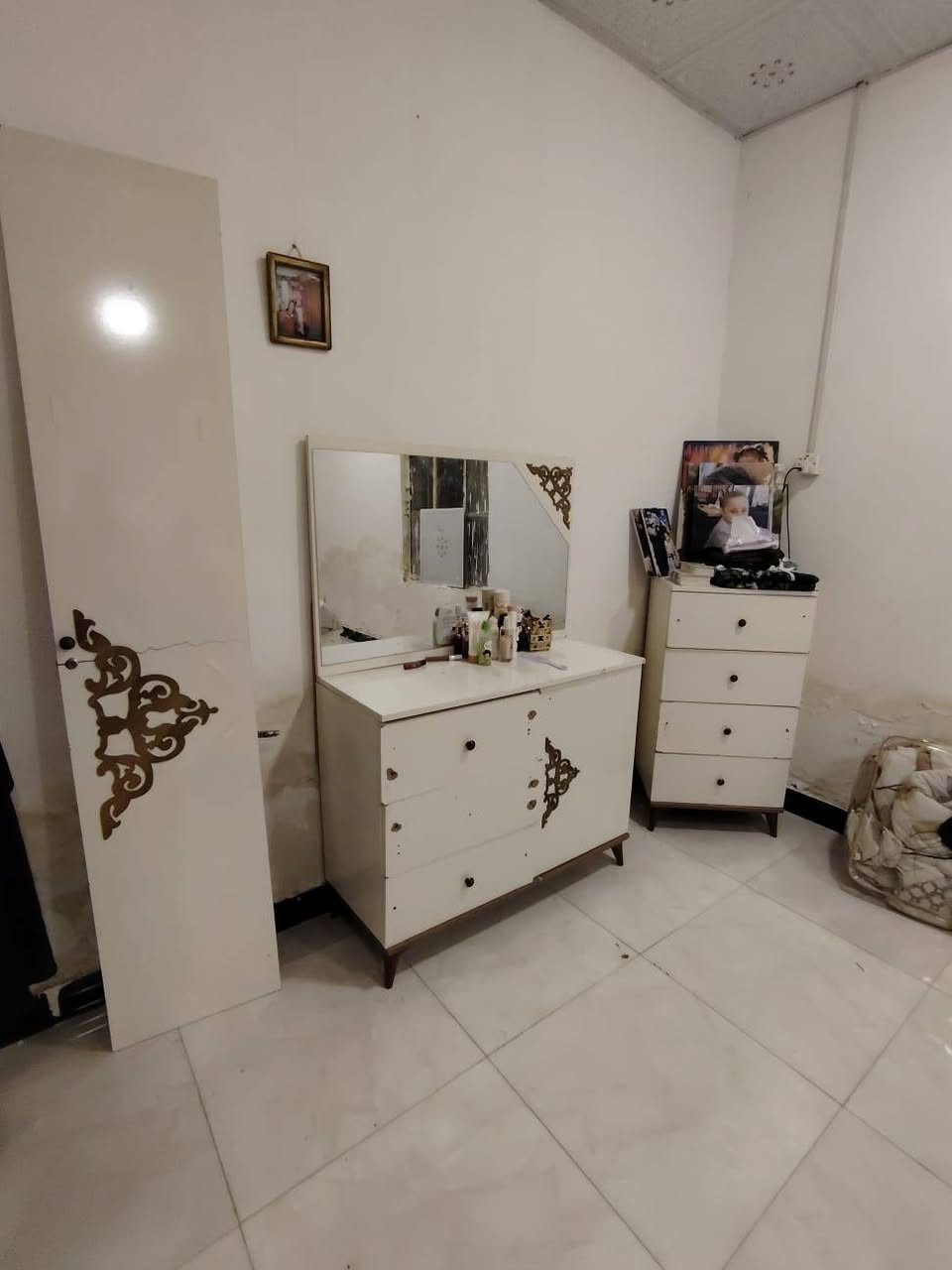 غرفه تركيه كامله مستعمله والباب طايح موجود الباب مبرده زغير قاطع خشب جربايه اطفال جديد كلمن وسعره


**إذا كنت صاحب هذا الإعلان وتريد حذفه لأي سبب، رجاءا أرسل رسالة إلى الدعم الفني**