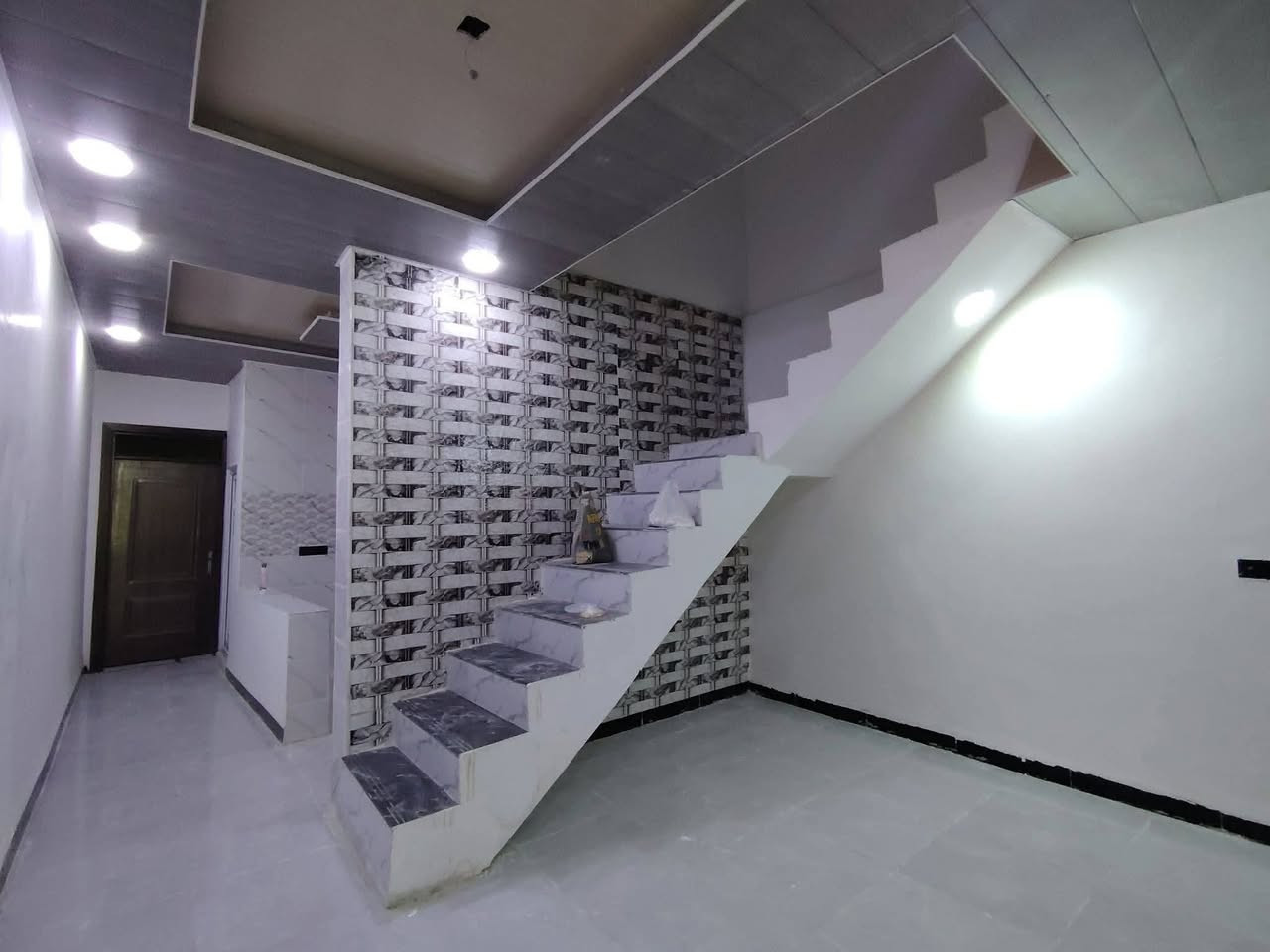 سلام عليكم متابعينا الكرام تحيه الى حضرة الادمن المحترم جانب من اعمالنه عمل جبس بورد سعر المتر بس عمل 10 كرزته وعمل لحد الصبغ 20  صبغ الداخل المتر 3000 بالاضافه الى صبغ الواجهيات ولحديد بأسعار مناسبه بابل لتواصل وات ساب  ***********واتساب ***********
