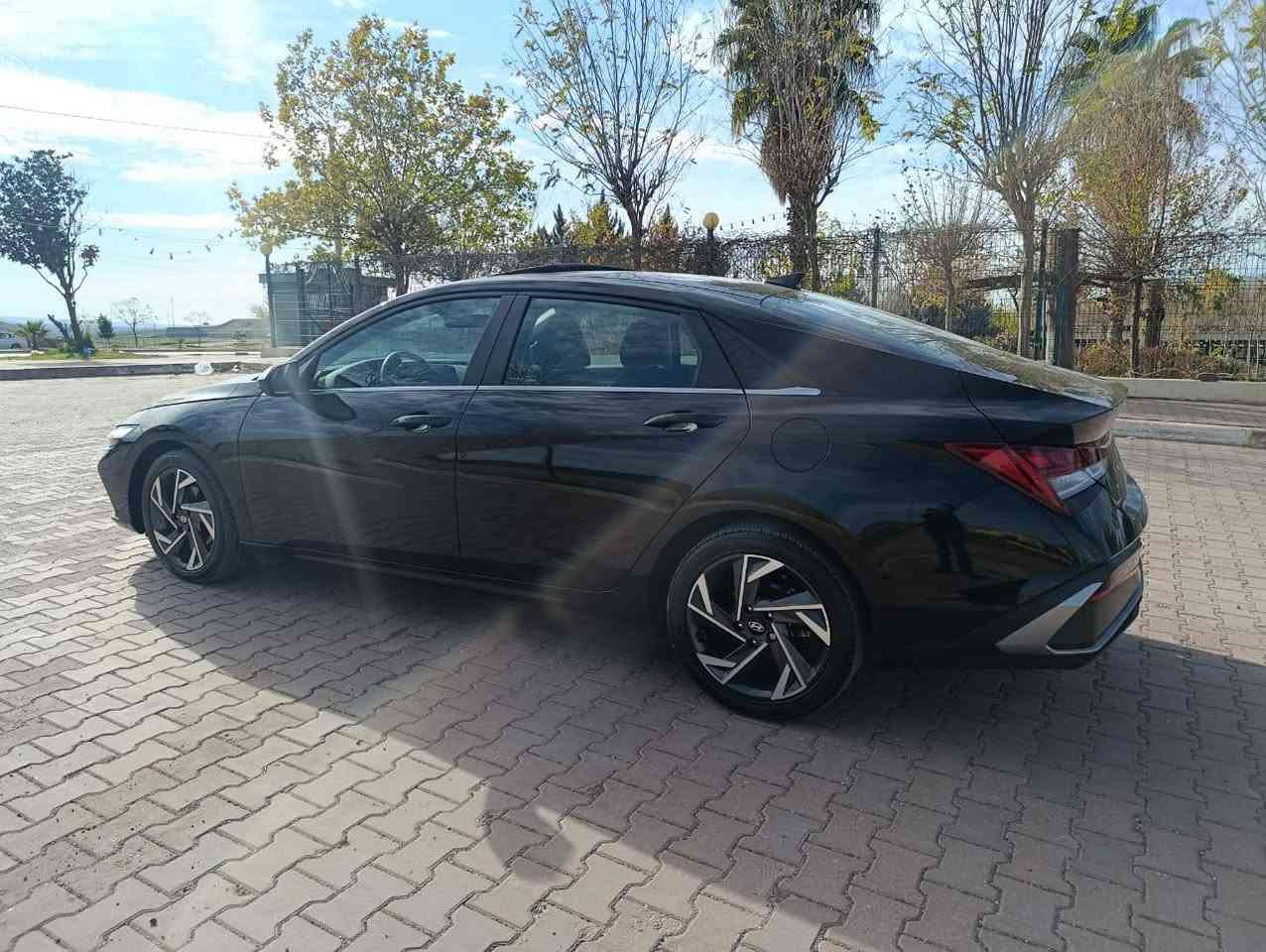 Hyundai Elantra 2024
لون اسود 
ماشيه 11 ألف ميل
سعر 155 ورقه بدون رقم 
تترقم محافظات الاقليم 
اربيل دهوك سليمانيه

محرك 2.0 دوش المرغوب
 
مده الترقيم 90 يوم من تاريخ الشراء

حادث سيارة / نص جاملغ خلف صبغ فقط بدون داخل

رقم شاصي  kmhls4dg7ru716143

بجم كبس شركة
كافه الأيربكات سليمه 100/100
مواصفات فول 1/1👇
بصمه +شغال عن بعد
كيجات الكتروني 
فتحه سلايت
ويل كب كروم بلادي
رادار امامي و جانب و خلفيه 
حساسات خلفيه 
تحكمات فول 
قياده ذاتيه 
بريك بصمه
بيع فقط بدون مراوس
سيارة في اربيل شركة نور البصرة
***********
*********** أربيل, العراق
