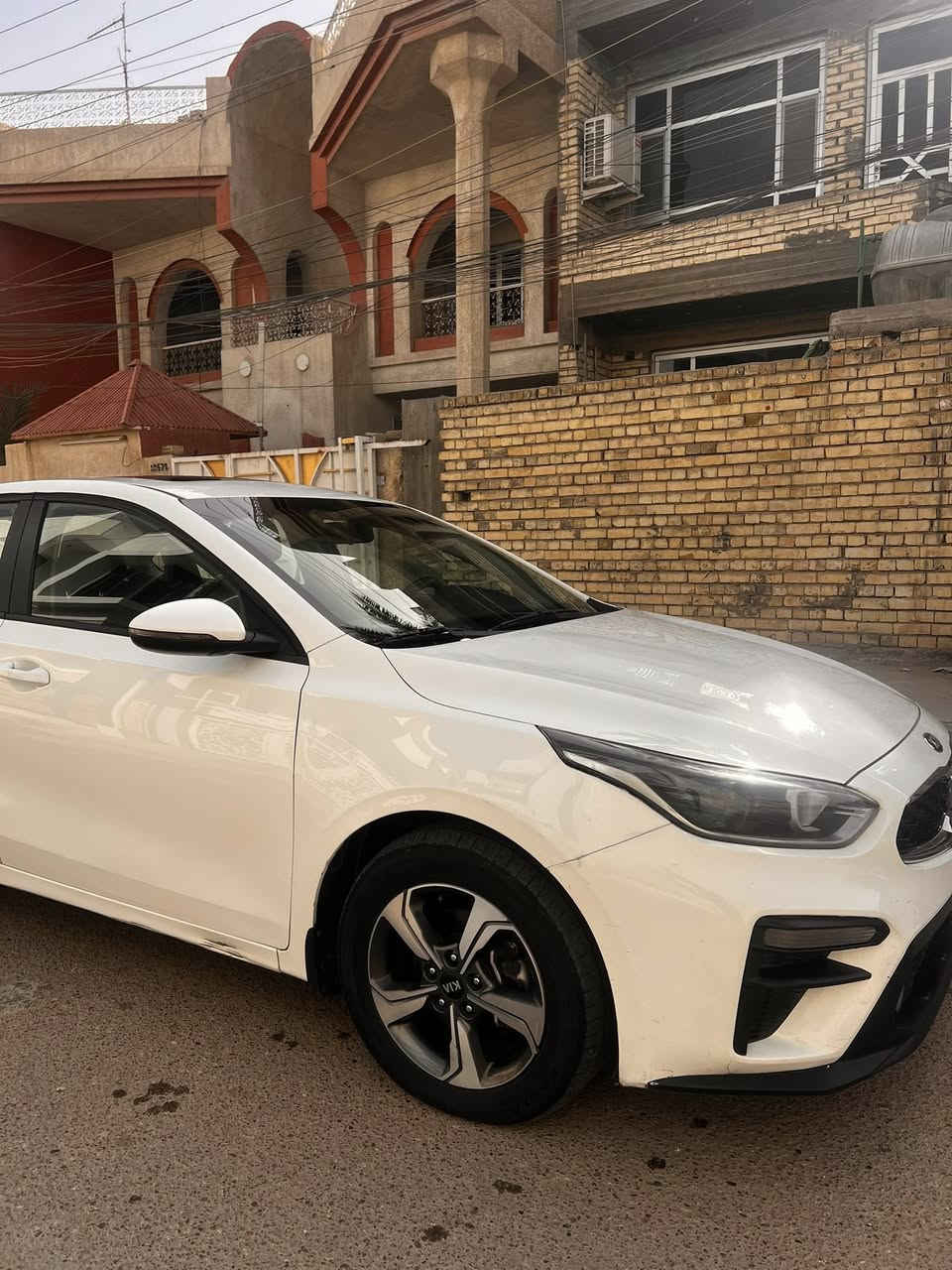 السلام عليكم 
كيا سيراتو 2020 خليجي مكفولة من الضربة والصبغ 
مواصفات السيارة فتحة سقف تحكمات فول حساس خلفي مكينة 1600 دوش 
قطعتين تبريد انظمة قيادة 
السيارة جاهزة من جميع النواحي 
ماشية 103 الف 
مكاني بغداد / الكرخ 
السعر 148
رقم الهاتف ***********
