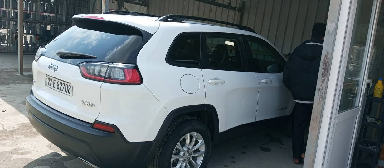 🚘 للبيع – جيب شيروكي موديل 2022  

Latitude – وارد خليجي – فول مواصفات  
السيارة باسم دكتورة – تحويل ثاني يوم  
ماشية فقط 60 ألف كم  
6 سلندر – محرك 3200  
رقم أربيل دولي  
السيارة نظيفة جداً – مامتعوبه – نضافة فول  
استعمال مرتب – جاهزة من كلشي  

📞 للتواصل اتصال مباشر: ***********  
💵 السعر المطلوب: 160 ورقة  

#جيب #شيروكي #Cherokee_2022 #سيارات_العراق
