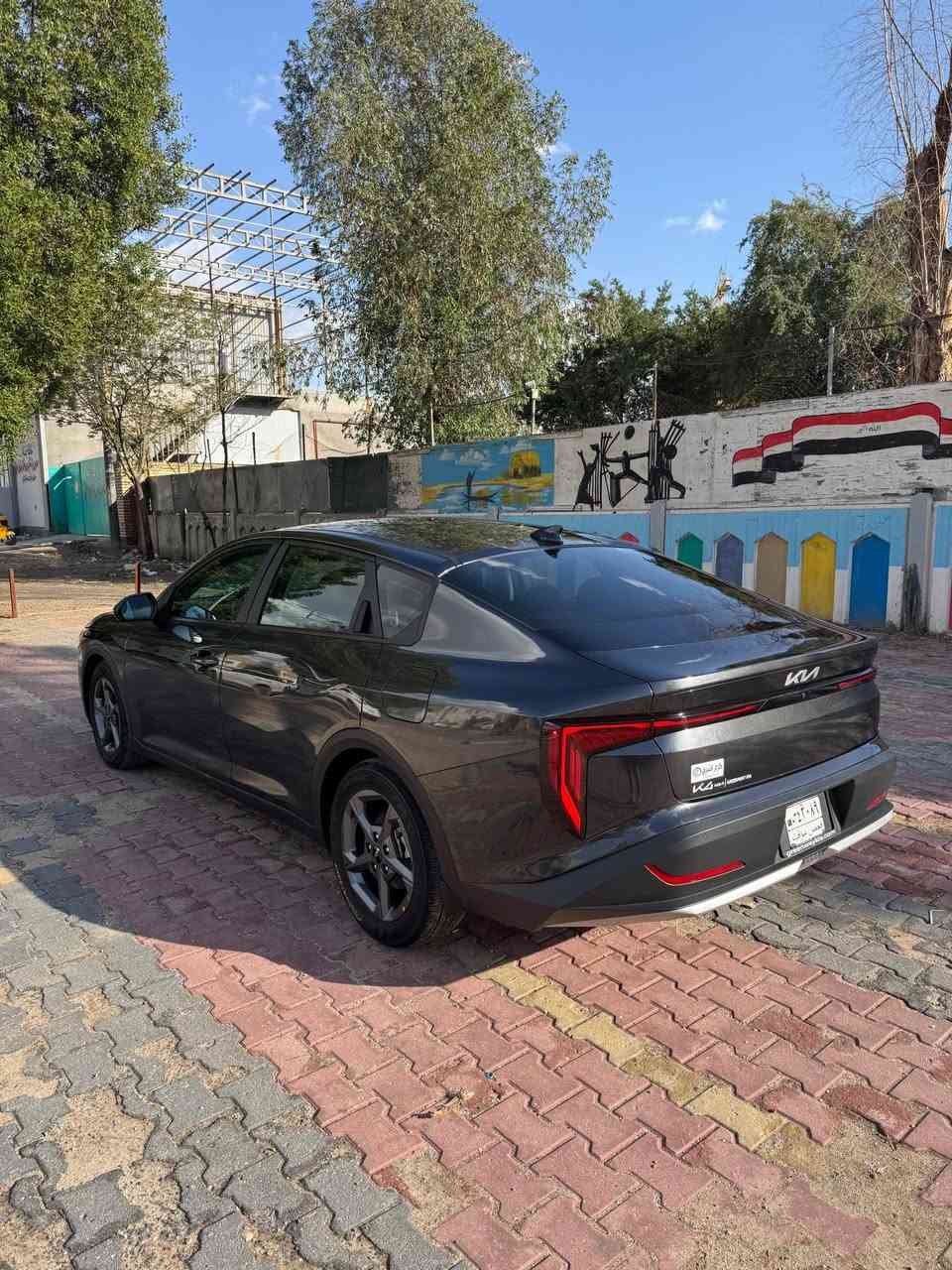 السلام عليكم للبيع K4 وارد أمريكي (اللون الزيتوني) دخول جديد بدون رقم (منفيس بأسمي) حادثها فقط شويه مقدمه البنيد كما موضح بل صوره ليبل واحد حتى الدعاميات بدون صبغ بدون ايرباك ماشيه 2 ألفين مايل فقط على وضع الشركه  محرك 2000دوش موصفات 
—————————————————
1-بصمه+ ترحيب 
2- شاشه متصله دجتل 
3- سايد بريد دكمه 
5- ويل كب 16
6- رادارات 360 درجه 
7- اوتو هولد 
8-تحكمات ستيرن 
—————————————-
باقي موصفات معروفه السعر ١٦٥ وبيها مجال بسط مكاني بغداد *********** بغداد, العراق
