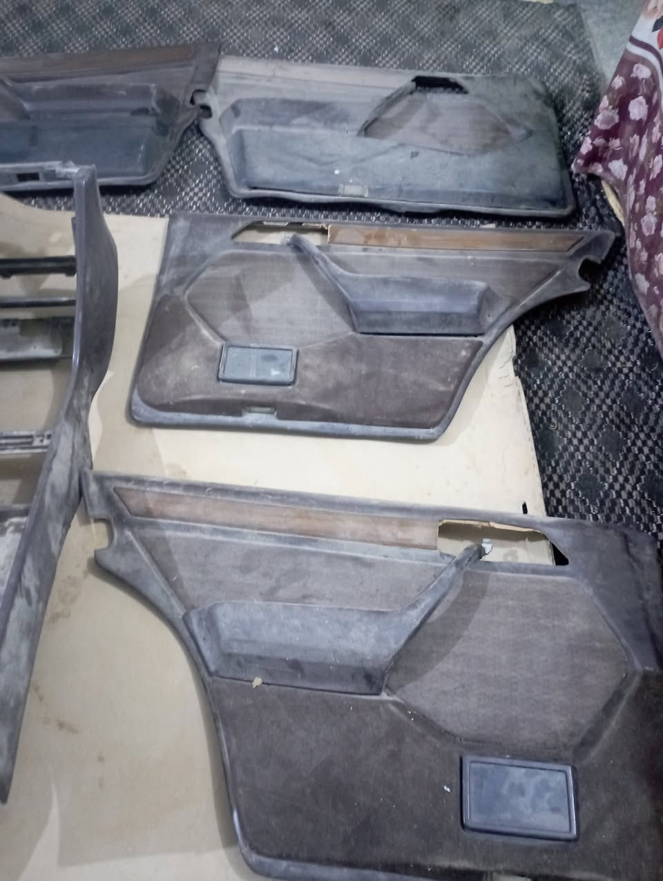 سلام عليكم للبيع غرفه مارسيدس دب كامله هيه وكشناتهه ودشبول  الاستفسار *********** سعر ورقتين وبيهه مجال مكان كربلاء
