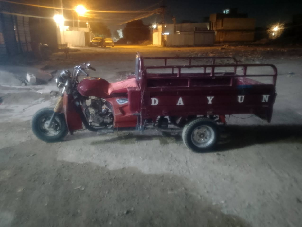 السلام عليكم ستوتة دايوان للبيع  السعر مليون و بيها مجال مكان الغزالية رقم ***********
