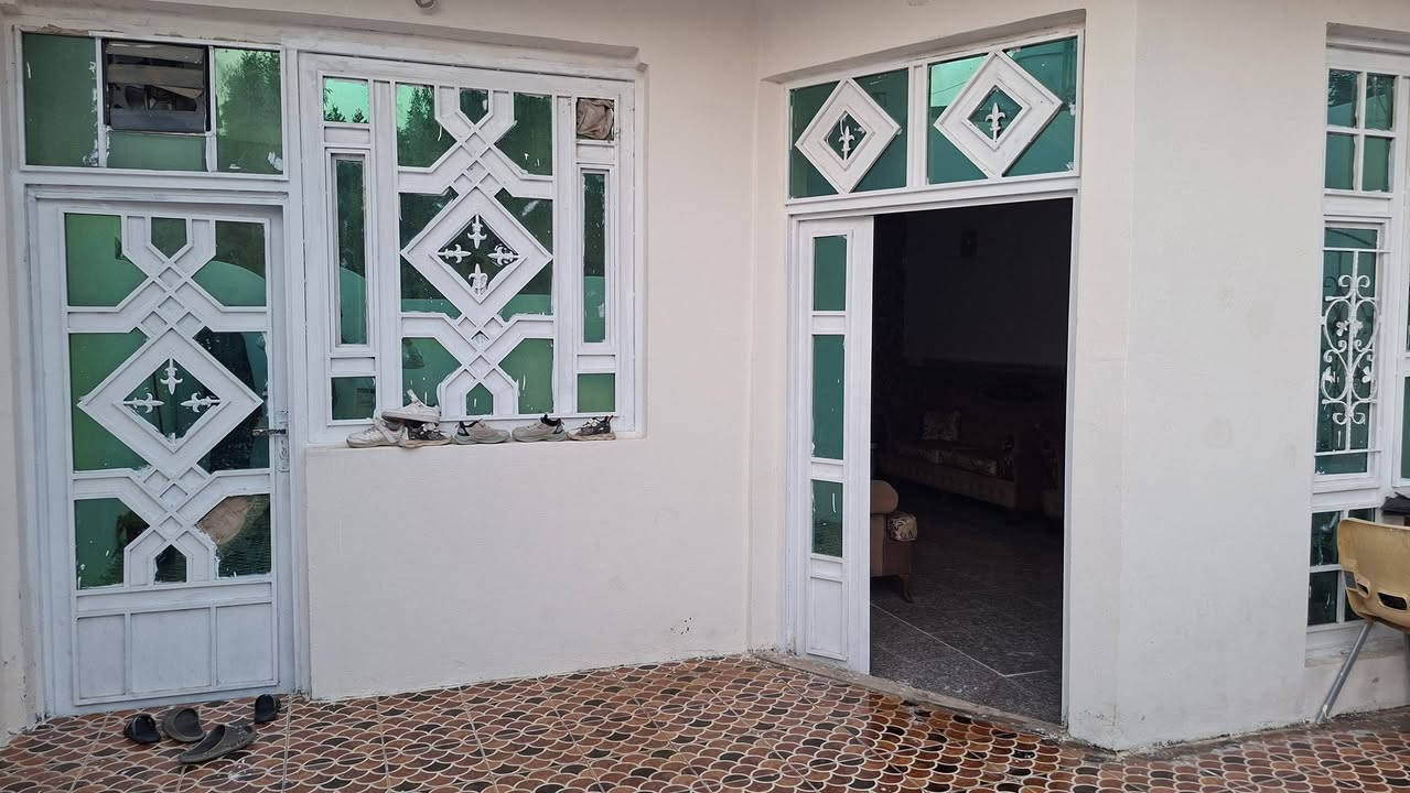 يالله على بركة الله يوجد بيت في منطقة معمل السوس امامه متنزة البيت مساحة ١٥٠م بناء جديد يتكون من غرفتين نوم وصاله وستقبال ومطبخ وصحيات وترك وطرمه الاستفسار مراجعة مكتبنا مكتب ابو مؤمل الرميحي للعقار مجاور البانزيخانه الداخليه
او الاتصال
***********
***********
