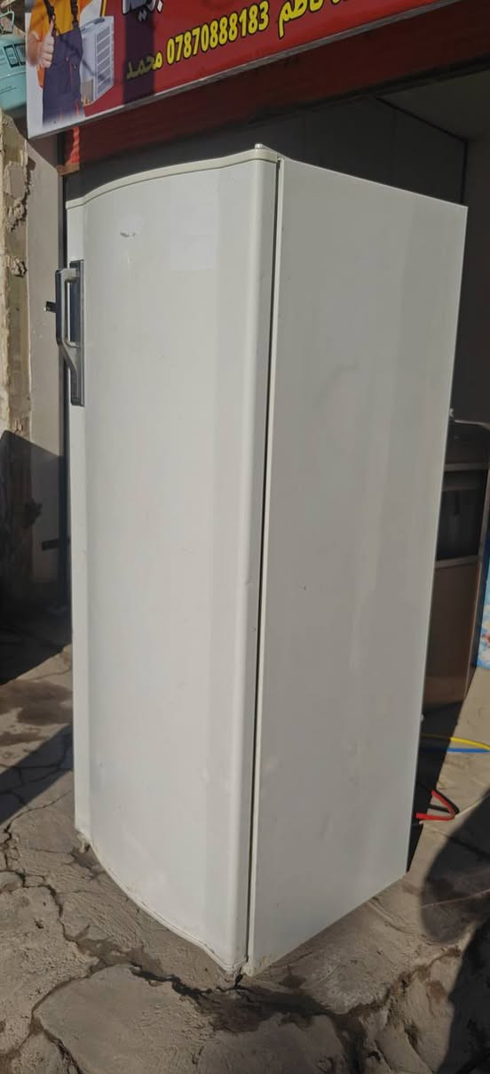 السلام عليكم ثلاجه للبيع كريازي اصلي غني عن التعريف مستخدم بحاله جيده شغاله شرط التجميد سعره 100 الف عنواني سايدين انصار قدس/ *********** خابر او واتساب موجود
