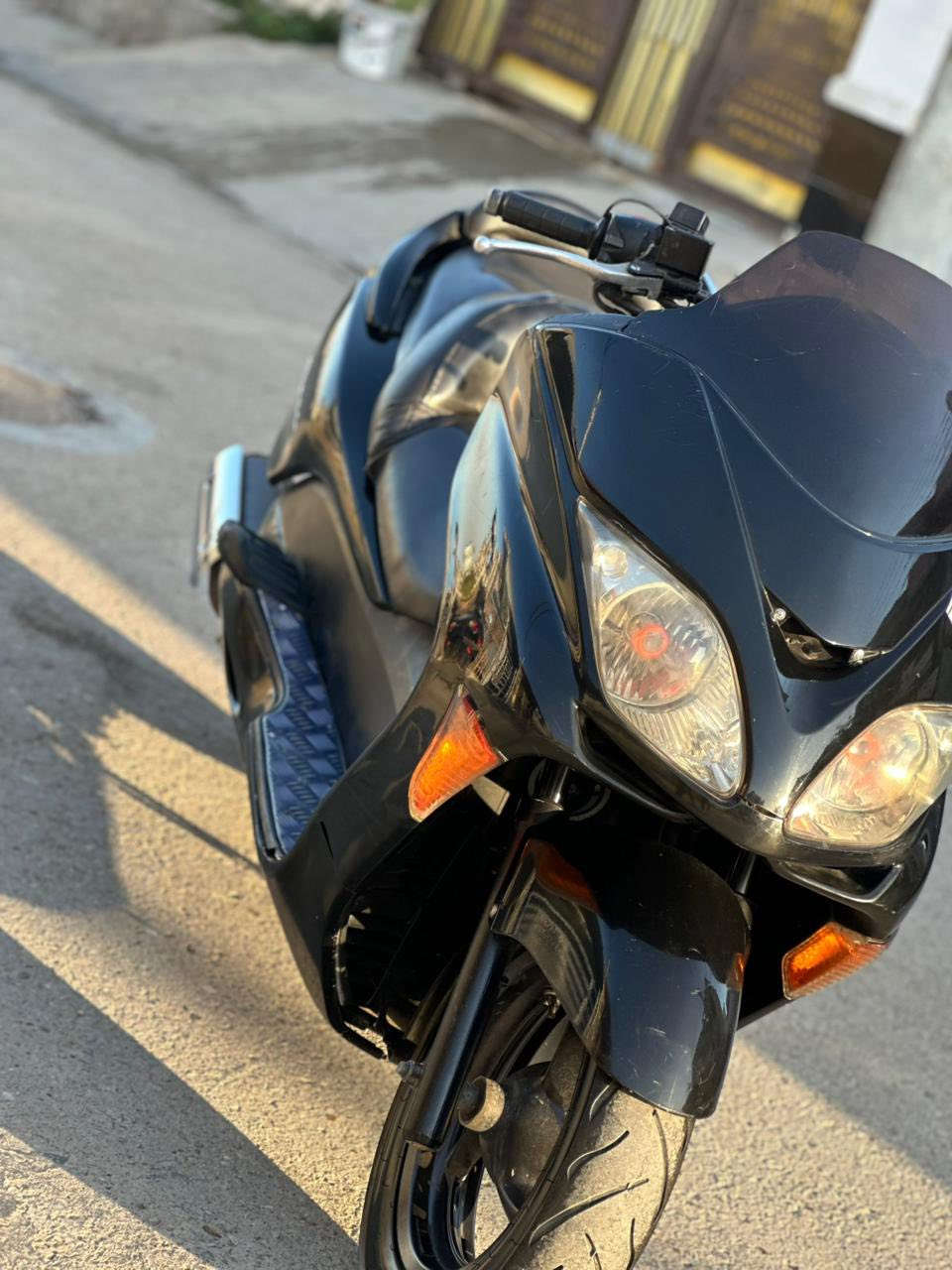 سلام عليكم فورزه 08
دراجه كفاله من الطول للطول مابيه اي الدراجه ABS تدفئه يدات الدراجه بصمه الدراجه مكينه مكفوله مامفتوحه 
منضومه زنون رماش عالي ناسي 
العنوان ديالى بعقوبه 
السعر 975 وبيها مجال قليل 
***********
السعر كلش مناسب بهيج دراجة كفاله
