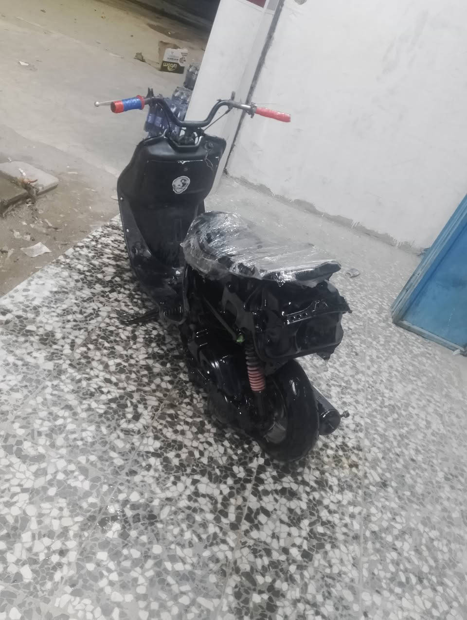 السلام عليكم دراجه فراشة مكينتها ناعمه حلوه بس كفرات عوزها تواير جدد مكاني البصره  الزبير السعر 160وشراي يدلل رقم الهاتف ***********
