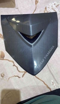 قطعه سكنس فحل كاربون فايبر القطعه بيها ختم خلفي ياماها القطعه كلش نضيف...