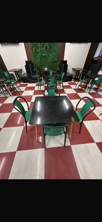 كراسي 4 و طاوله  البيع  سعر 150الف  التواصل 07728276030