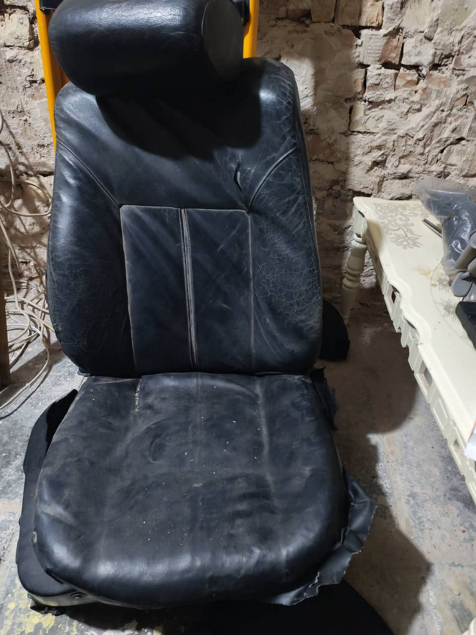 السلام عليكم شباب من بعد إذن الادمن
غرفة خفاش تحتاج دوشمة البطاين نظيفات جداً ميحتاجلهن شي مع سلايت حديد عاطل السعر ٣٥٠ و بيهن مجال للطيبين***********
