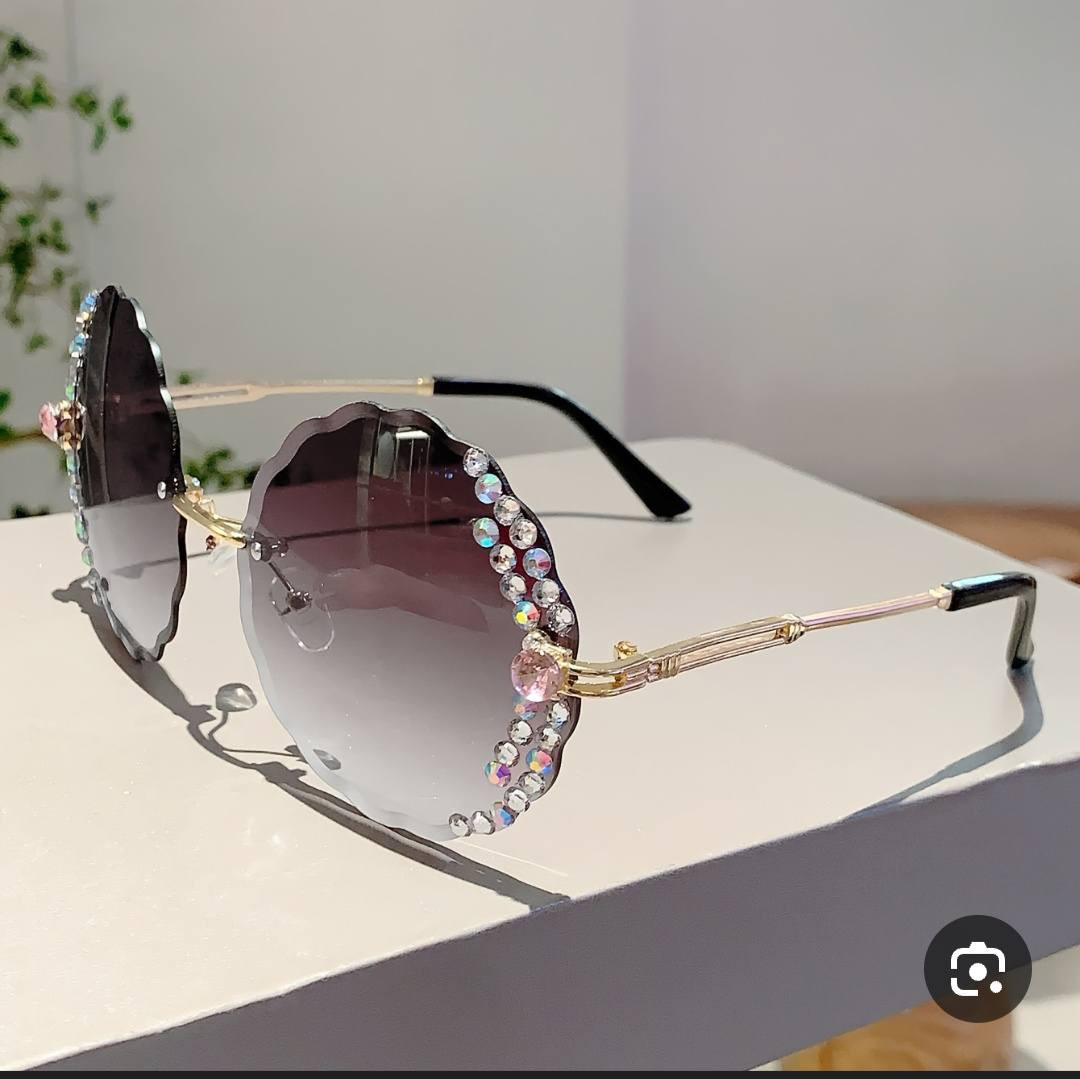 نضارات نسائية  اشبعك استوريات يومية صبغي اضفرك وانشري  واذا خليتي البصمة مالت السيارة بصفهة هاي تصعد ترند 

هذه النضارة مو بس نضارة وكبل. لا هاي تحول الجگمة صاكة 

وتحول العيون السود خضر 

اطلبيهة توصيل وخلي كشختك واناقتك مختلفة وهاي مستحيل يلبسهة اخوج لان نسائية ومابيهة نقاش 

وشرط سعرهة بلاش فقط ٥ 

تتوفر خدمة توصيل الف فقط 

عنوانا بلدروز شارع الشهداء مقابل مجوهرات ابو نادية 

متوفرة بعدة الوان 

نبيع جملة ومفرد


**إذا كنت صاحب هذا الإعلان وتريد حذفه لأي سبب، رجاءا أرسل رسالة إلى الدعم الفني**