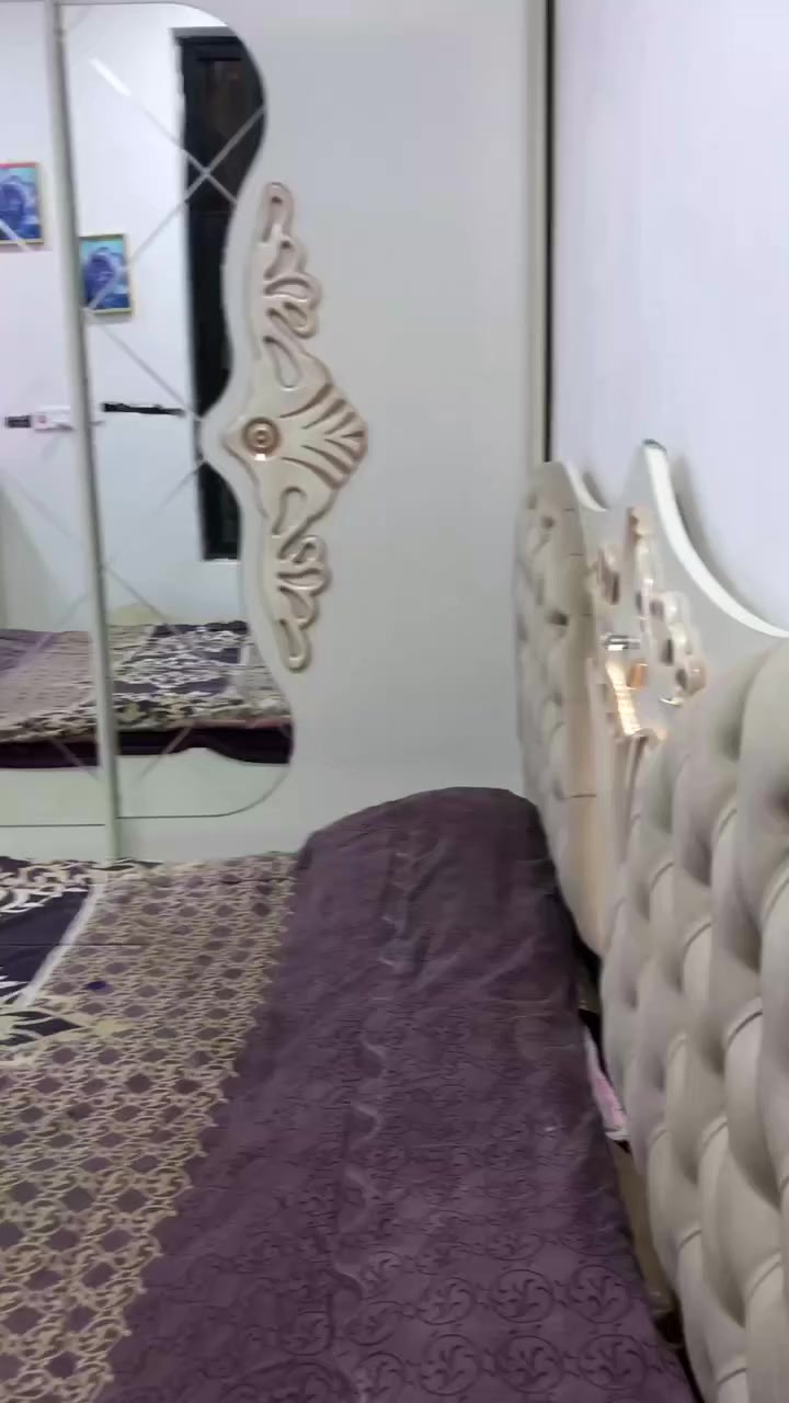 السلام عليكم
"غرفه للبيع نظيفه وقويه وحجمها كبير السعر 665 وبيها مجال *********** العنوان بغداد
