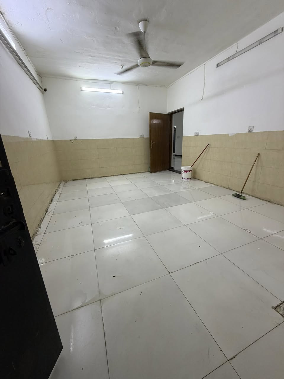 للايجار في السيديه
🏠 200م موقع مميز 

يحتوي على 3 غرف نوم 

صاله ومطبخ حمامات عدد 2 

كراج وحديقه 

السعر مليون وربع 

للاستفسار ***********
